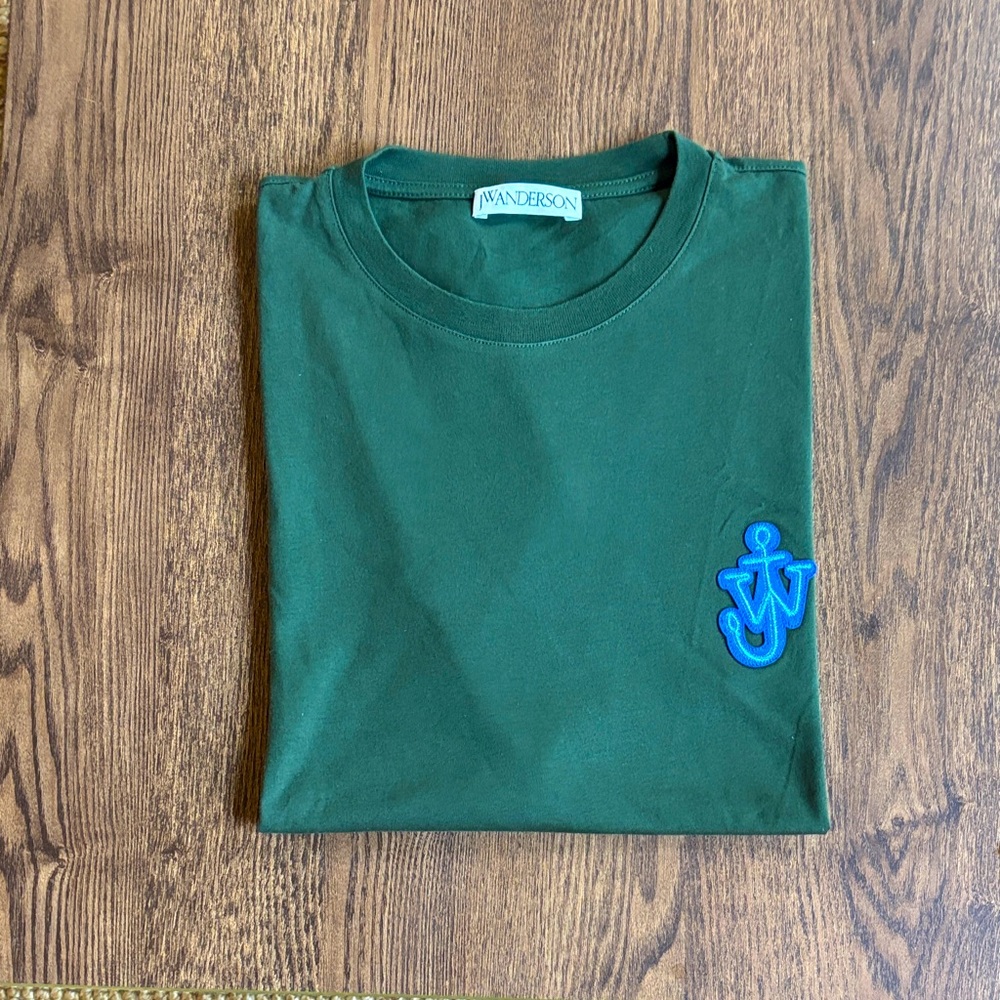 JW Anderson Green Tee with Blue Anchor logo.Size XL, 100% ctn. Made in portugal